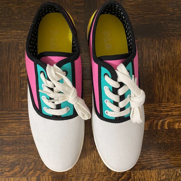 Sneakers size 9 - Picture 2 of 3